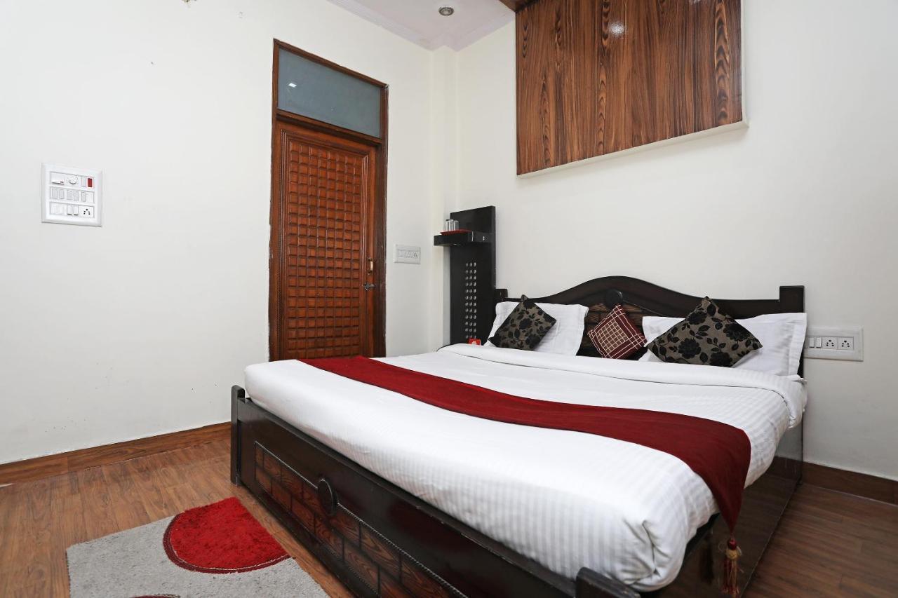 Oyo Stay The Castle Near M2K Cinemas Rohini New Delhi Exteriör bild