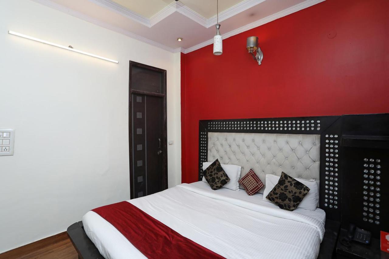 Oyo Stay The Castle Near M2K Cinemas Rohini New Delhi Exteriör bild